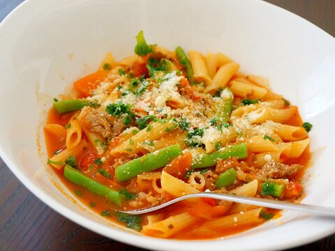 野菜たっぷり！豚肉のトマト煮込みソースペンネ